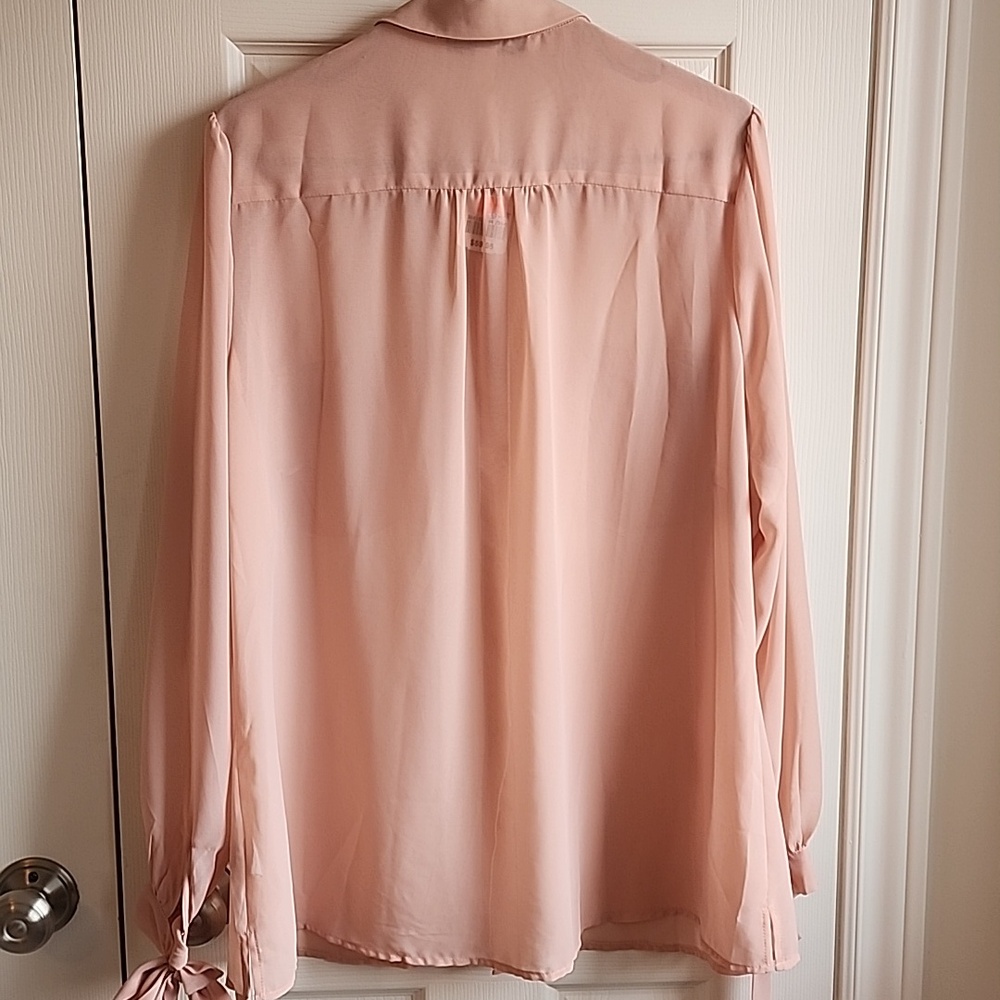 Le Chateau Light Pink Blouse with Tie Cuffs 2XL - Picture 5 of 7